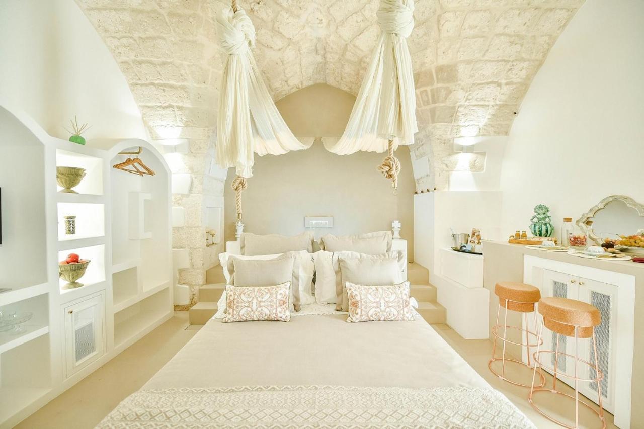 Eurydice Suite With Infinity Jacuzzi Остуні Екстер'єр фото